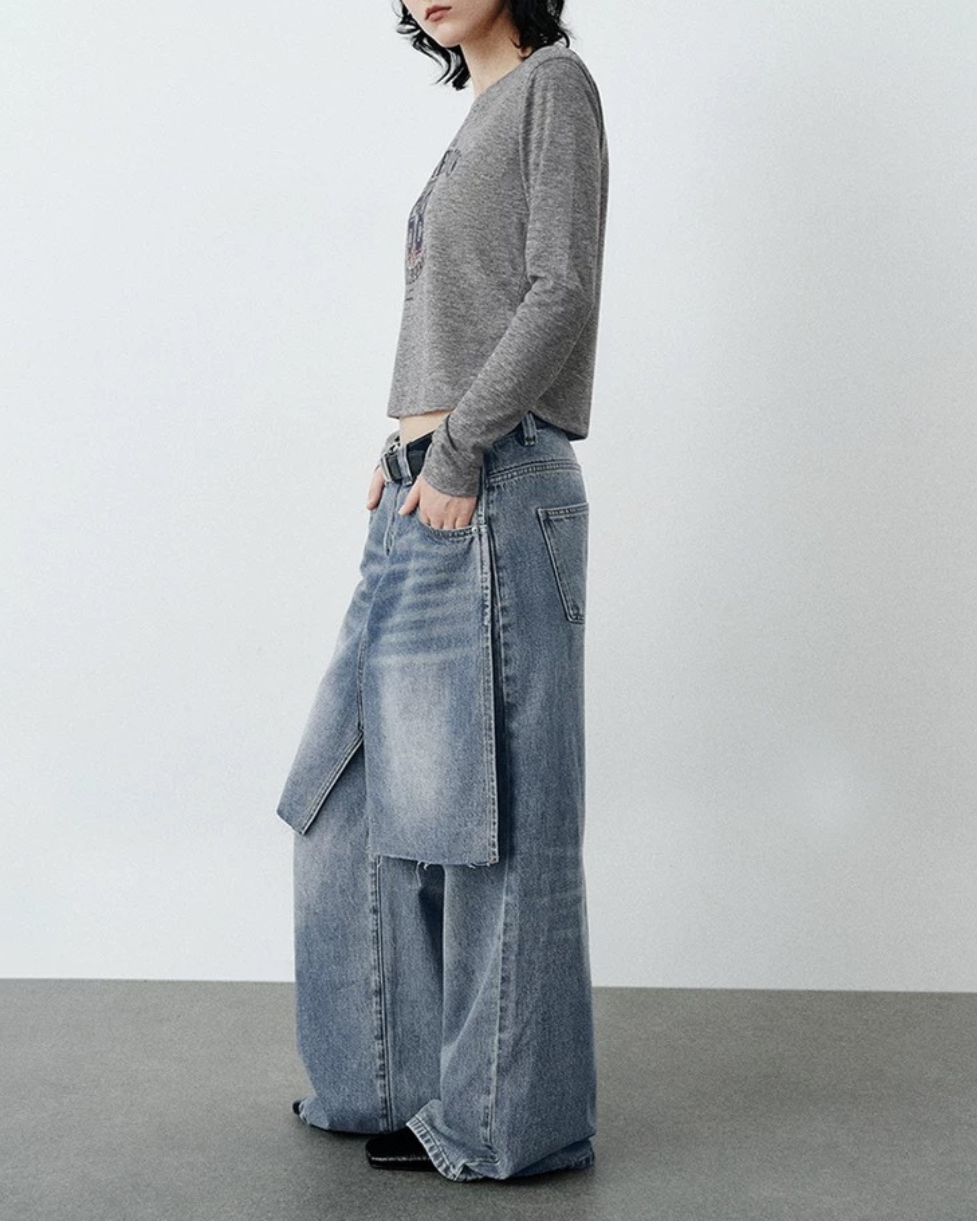 Model 2 – The Wide-Leg Cropped Baggy Jeans