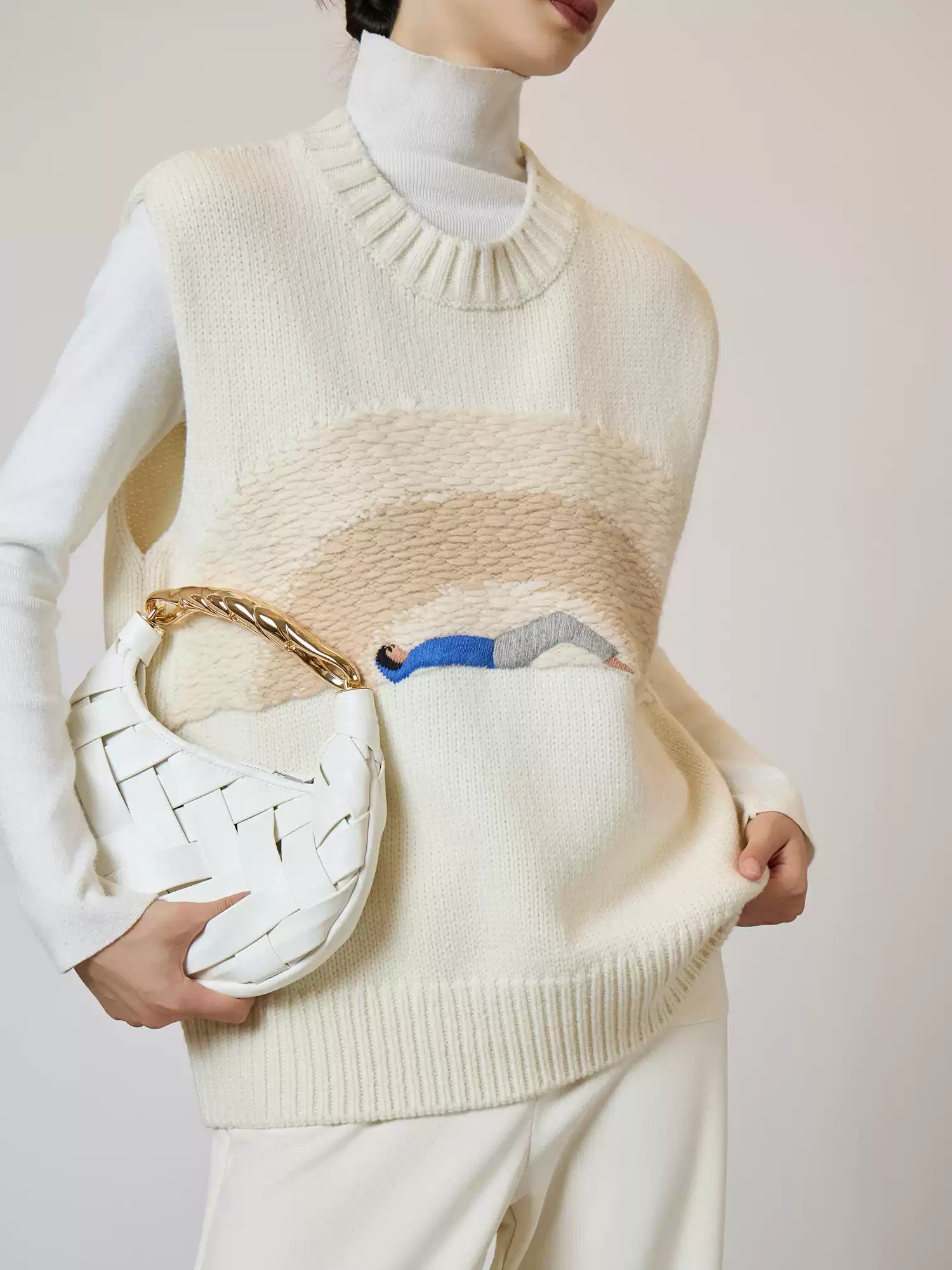 Sleeveless Wool Sweater with Embroidery