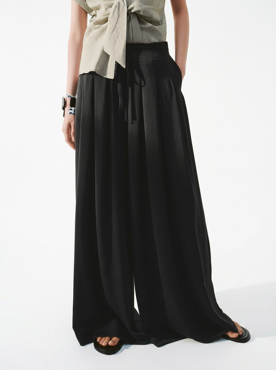 Black Wide-Leg Pleated Drawstring Pant