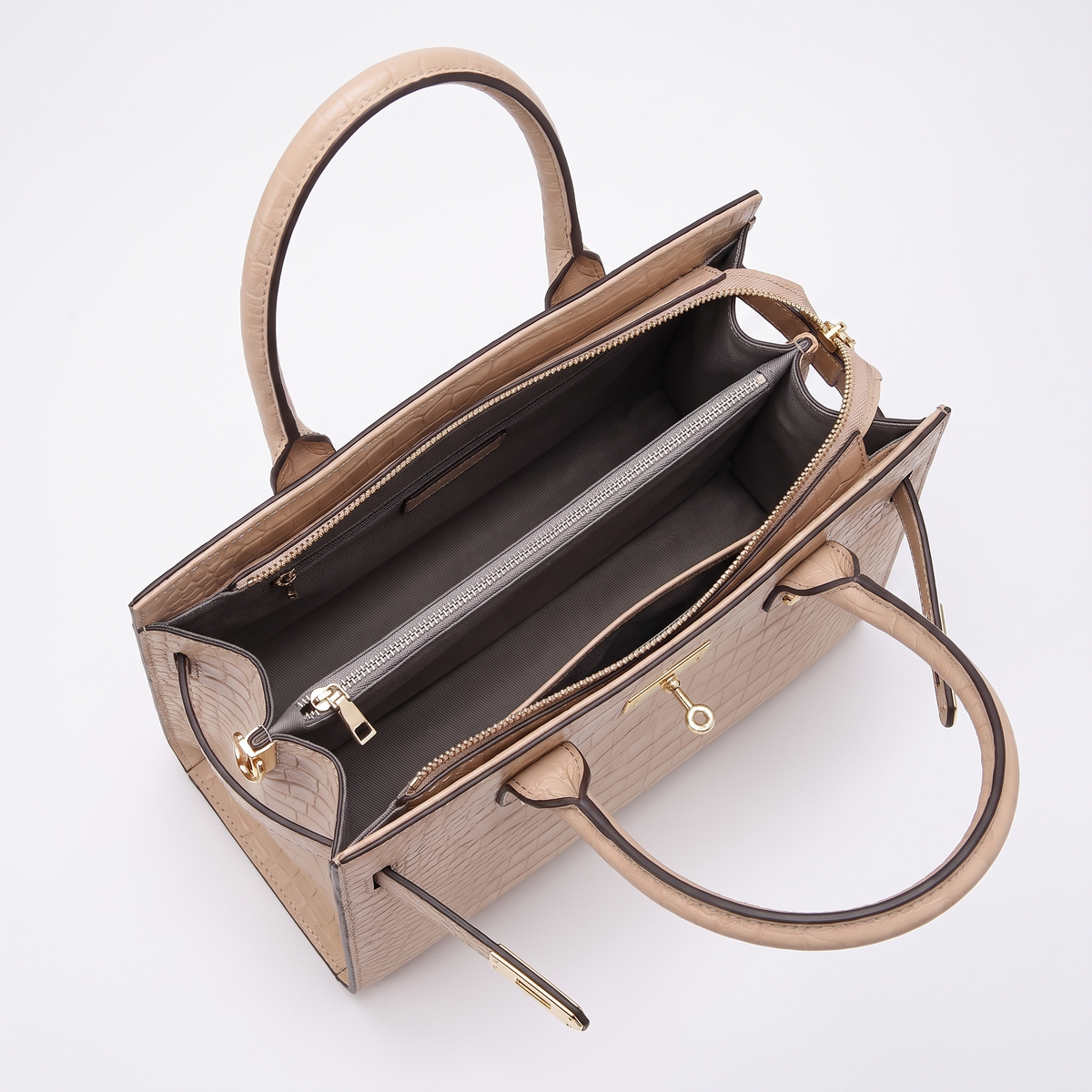 Brugman Bag — closure and hardware detail