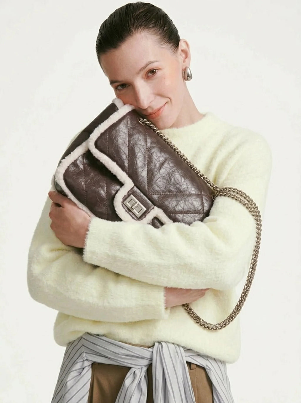 Mireille Contrast Trim Quilted Shoulder Bag — gallery view 10